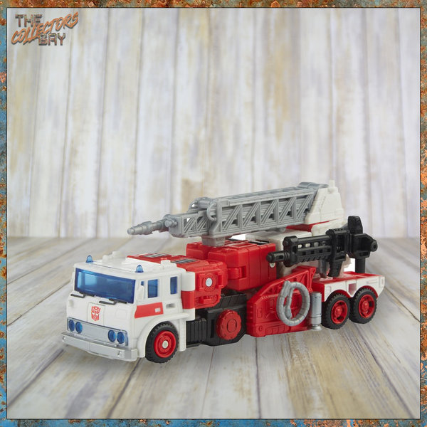 Hasbro Transformers Generations Selects Artfire & Nightstick (Voyager Class)