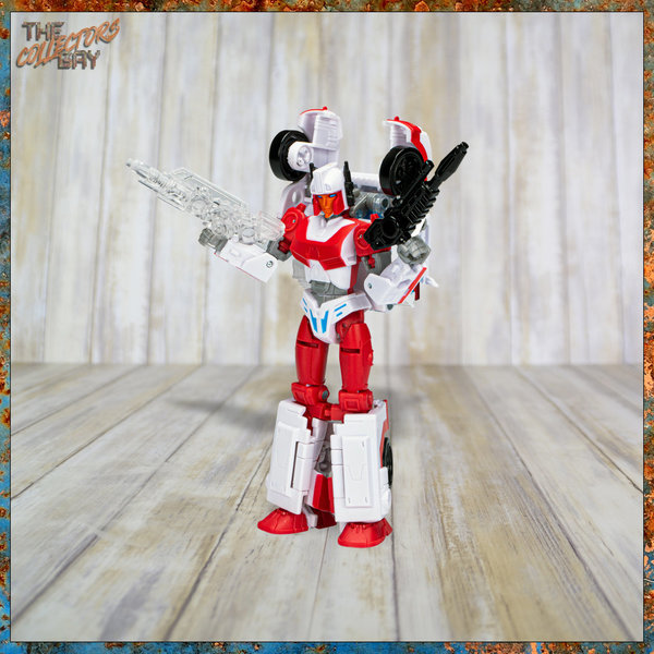 Hasbro Transformers Legacy Autobot Minerva (Deluxe Class)